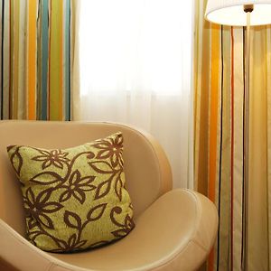 Standard Zimmer mit Kingsize-Bett